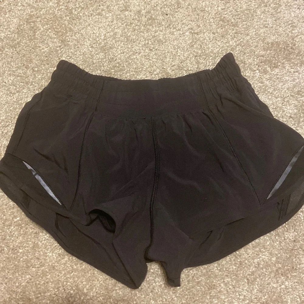 Lululemon hotty hot shorts - Picture 1 of 3